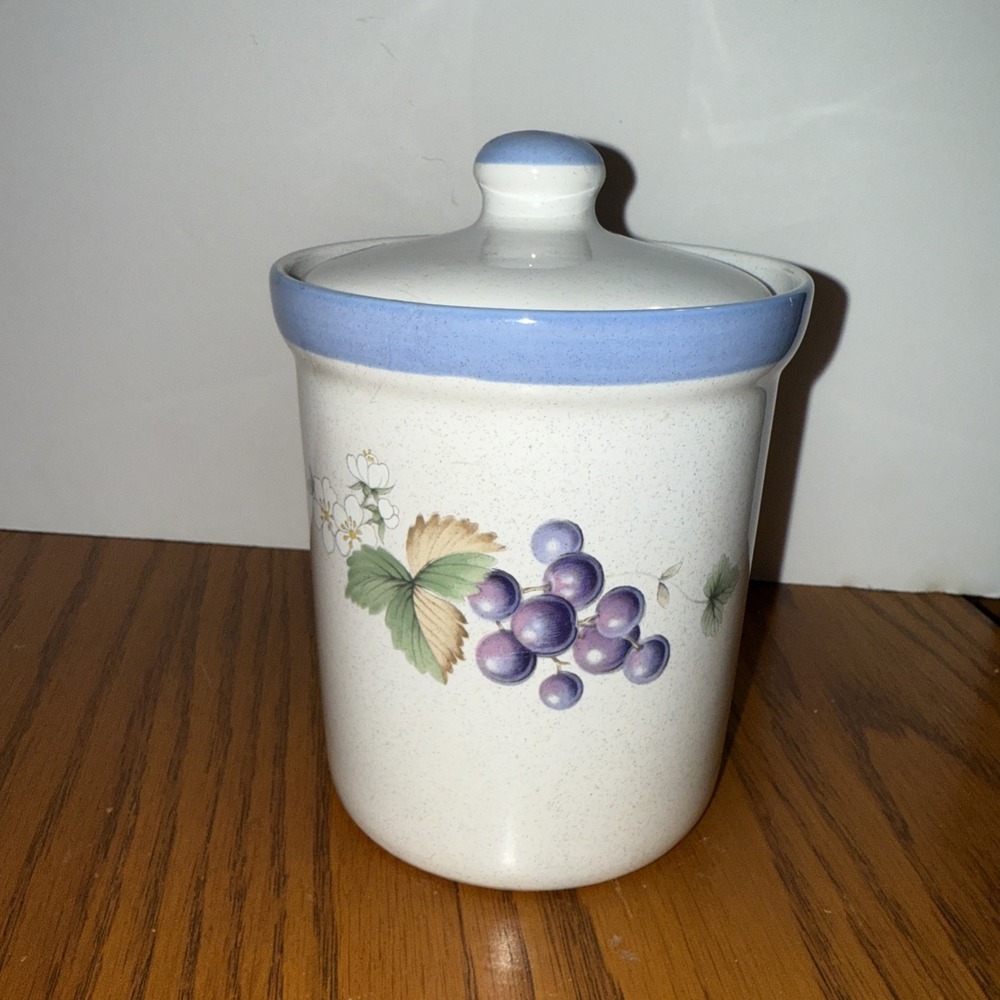 Vintage‎ Savior Vivre, Canister Luscious Cherries/Berries/Grapes JJ017 w Lid